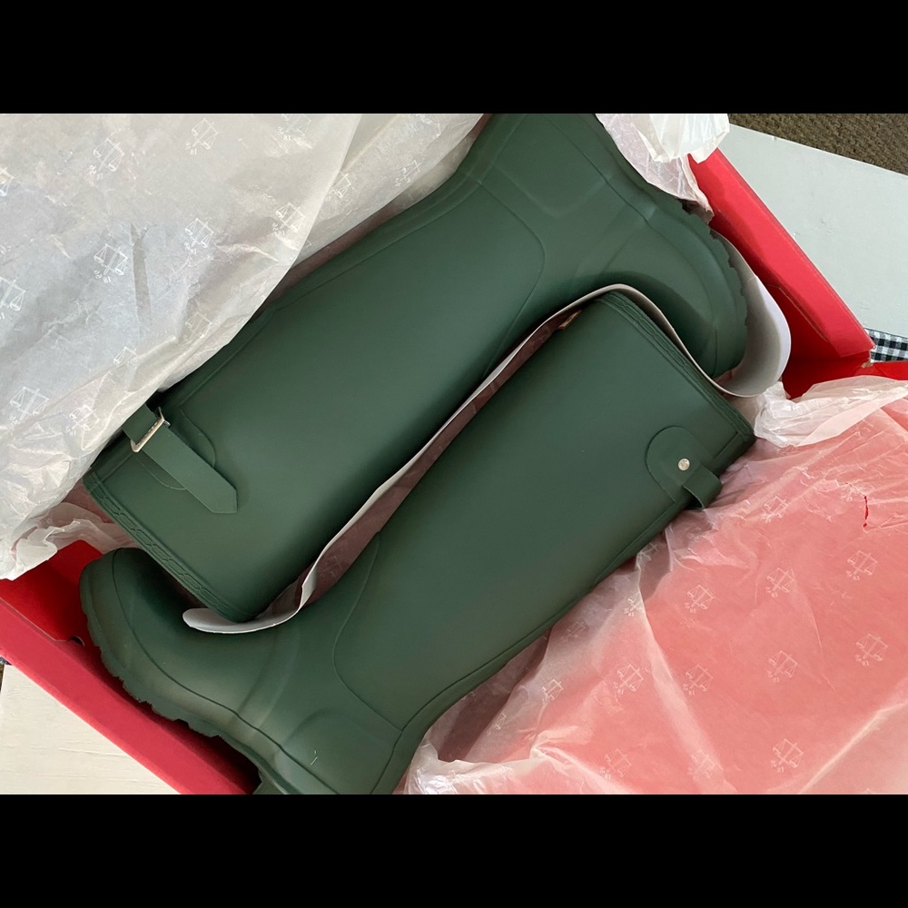 New! Hunter Green Boots Sz 6